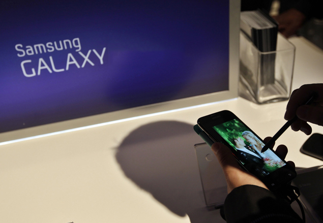 A person uses the Galaxy Note II after a news conference announcing Samsung's update to its phone-tablet hybrid in New York